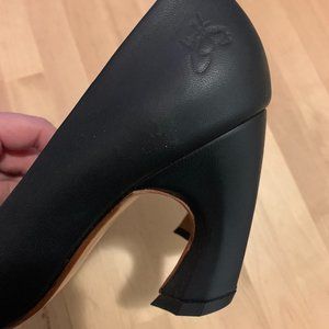 John Fluevog black leather asymmetrical heel Size 7.5